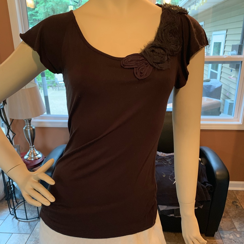 brown tee shirt